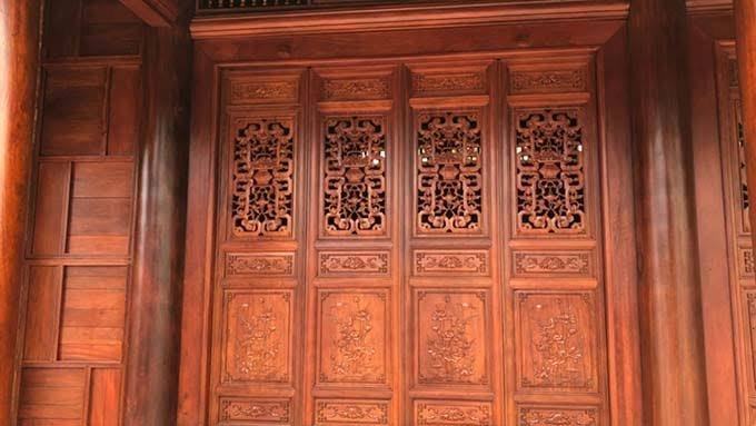 Cửa bức bàn là gì? Mọi thứ bạn cần biết Cửa bức bàn ghép