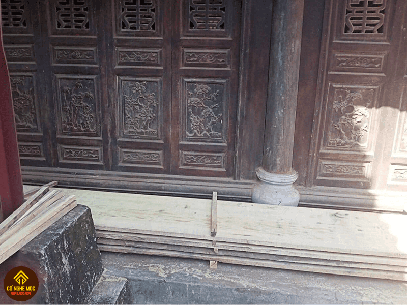 Cửa bức bàn là gì? Mọi thứ bạn cần biết Mẫu cửa bức bàn truyền thống 01
