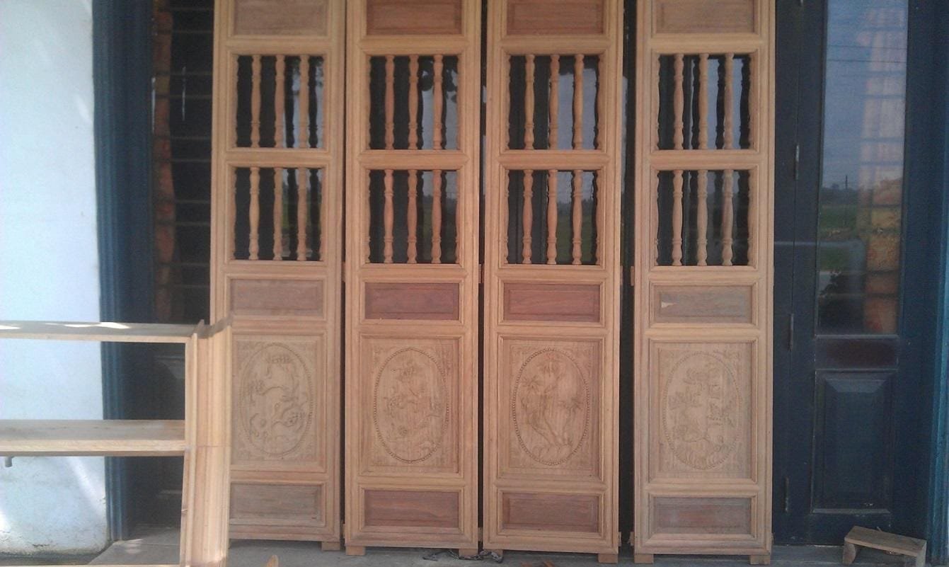 Cửa bức bàn là gì? Mọi thứ bạn cần biết Mẫu cửa bức bàn truyền thống 02