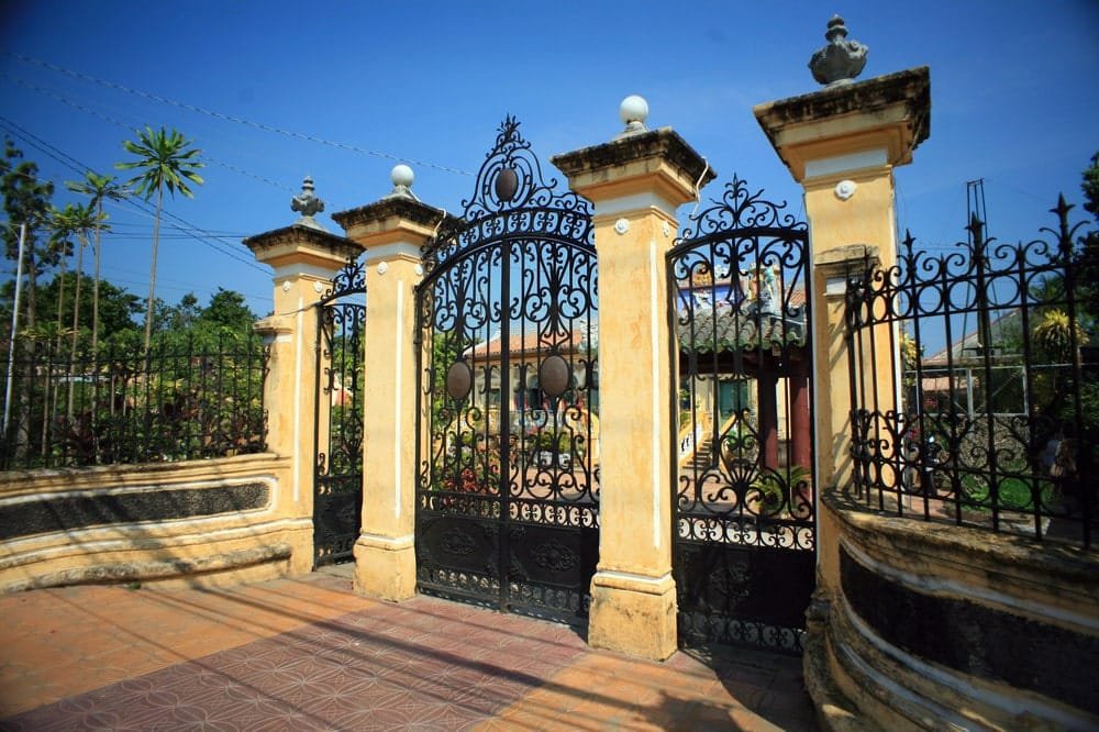 Hang Rao Cong Nha Co Binh Thuy